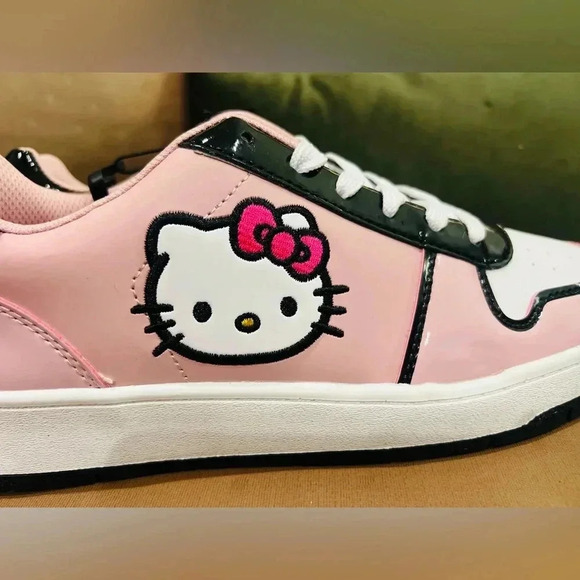 New hello kitty women’s sneakers size 8 NWT great for the hello kitty lovers - Picture 6 of 6